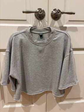 Cropped Raw-Hem Sweatshirt - Light Gray